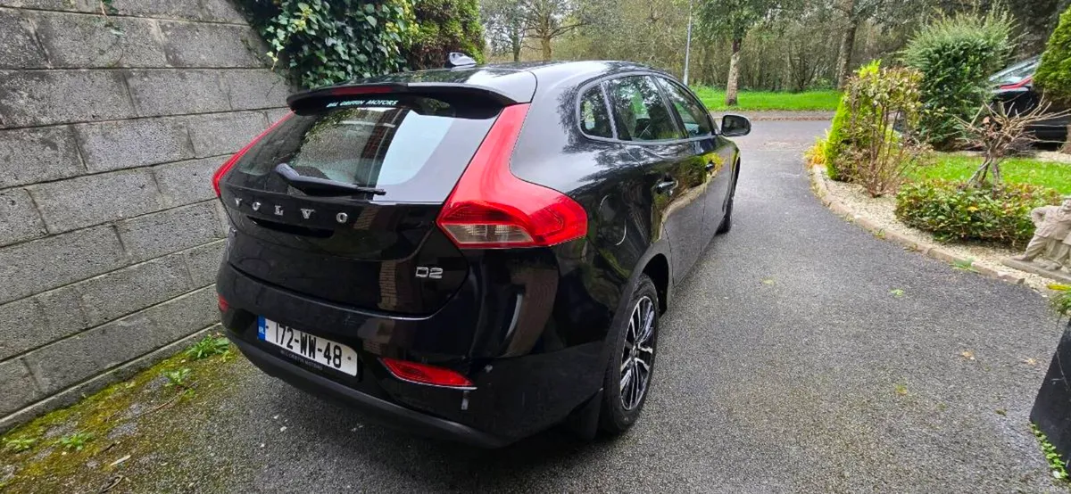 Volvo V40 - Image 2