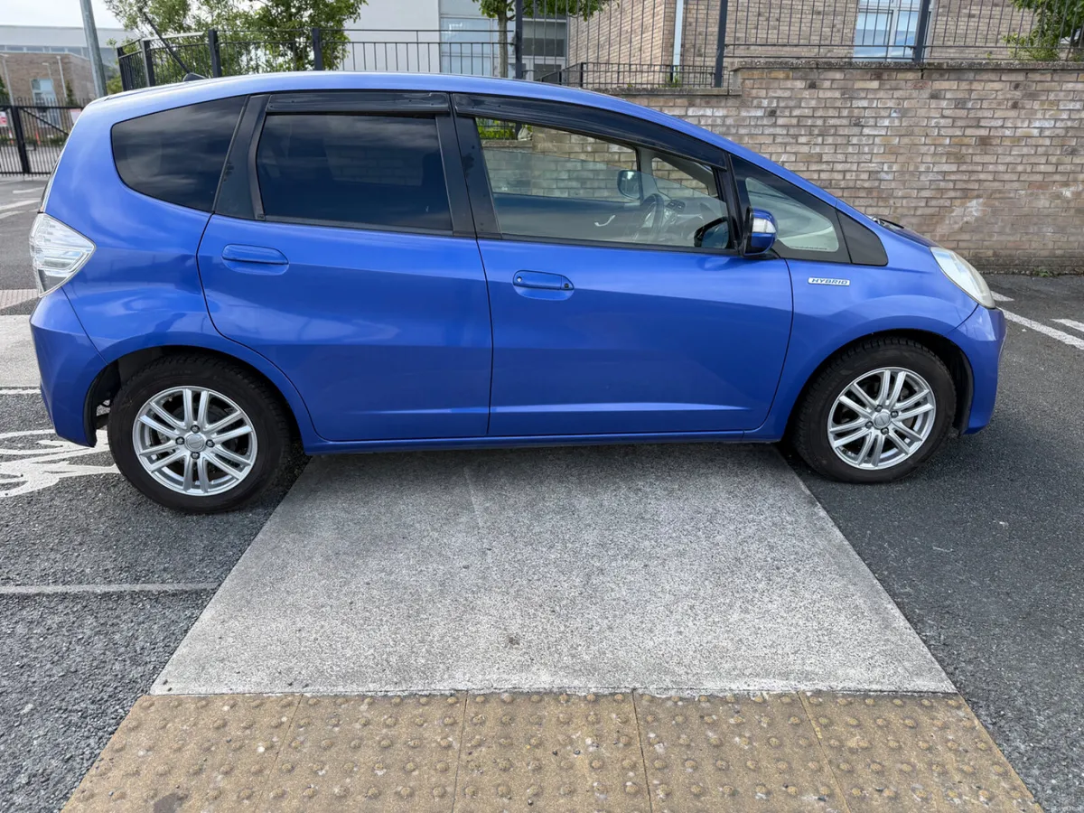131 Honda Fit 1.3 Petrol Hybrid Fresh Import & NCT - Image 2