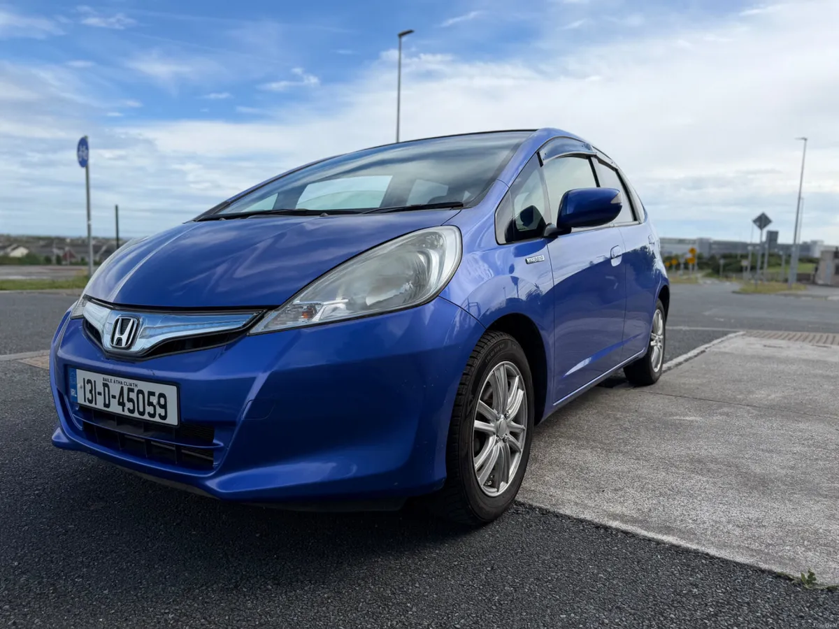 131 Honda Fit 1.3 Petrol Hybrid Fresh Import & NCT - Image 4