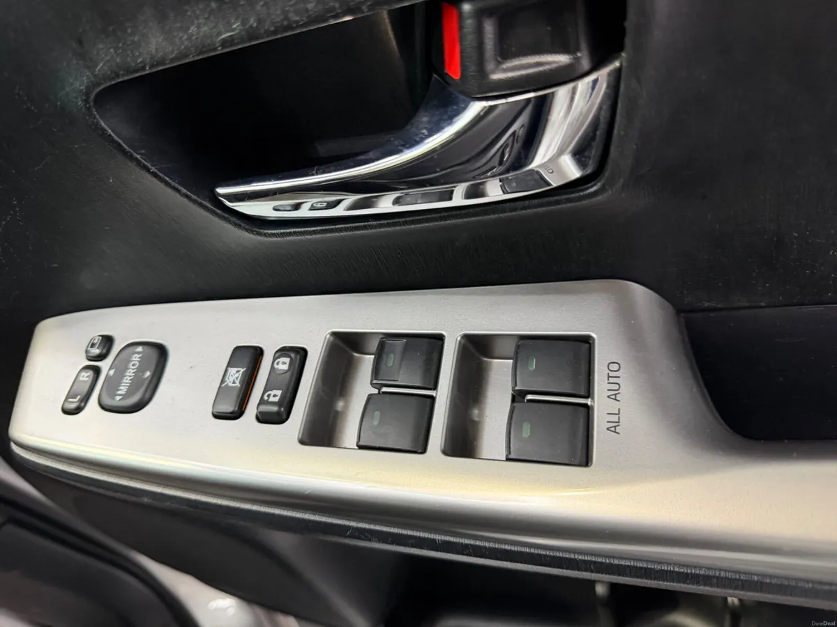 2017 Toyota Prius Alpha - 7 seat Petrol Hybrid - Image 6