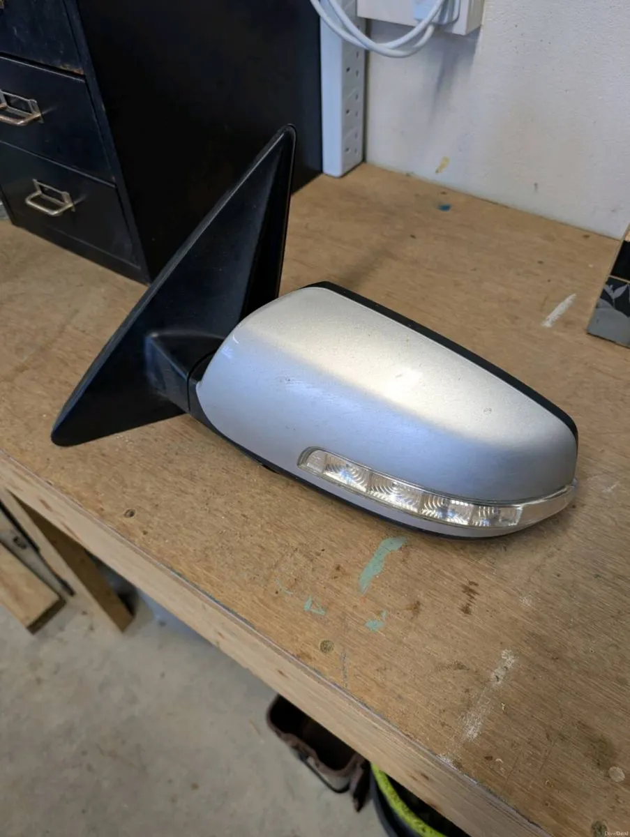 Kia Sorento wing mirror - Image 1