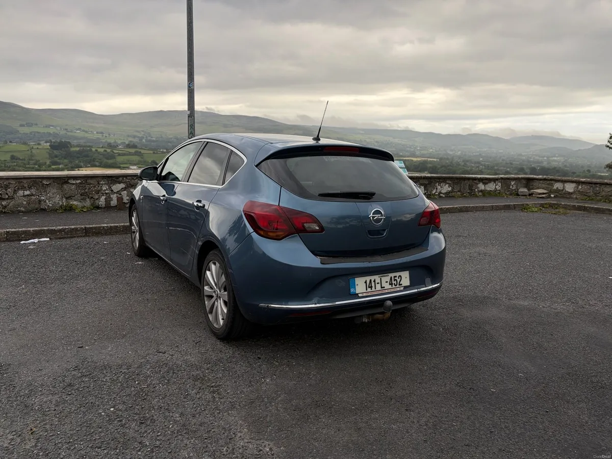 Opel Astra 2024 1.3 Diesel - Image 4