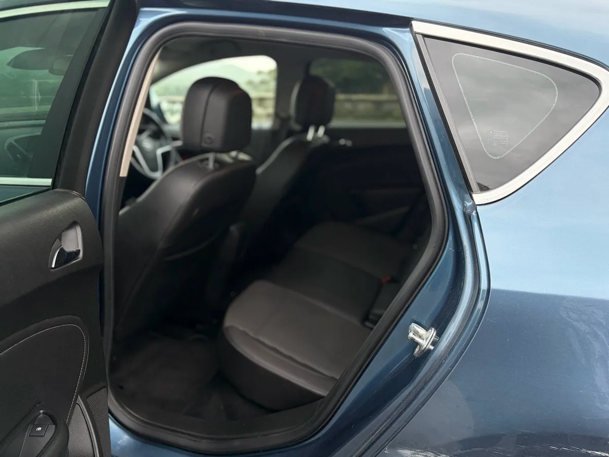 Opel Astra 2024 1.3 Diesel - Image 6