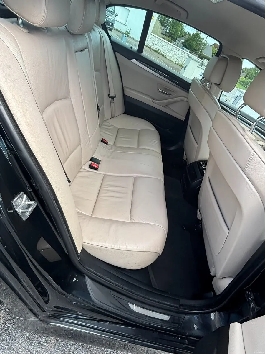 BMW 5-Series 2010 - Image 3