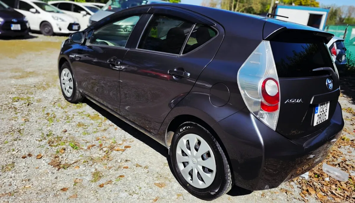 Toyota Aqua 2013 - Image 2