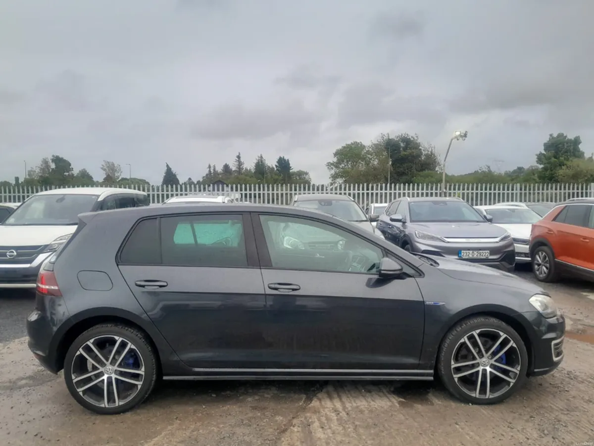 Volkswagen Golf 1.4L  Automatic Petrol Hybrid Plug - Image 4