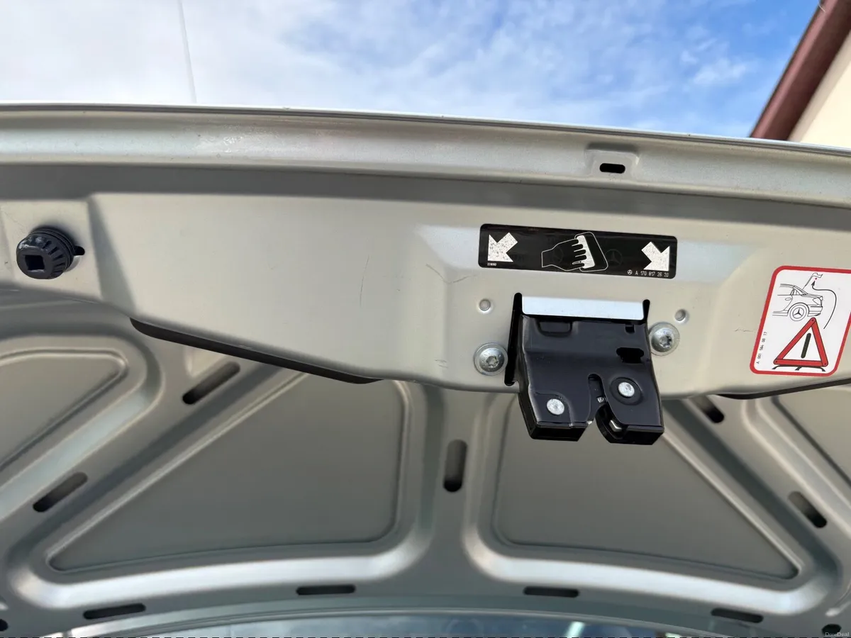 Mercedes-Benz SLK 2004 - Image 2