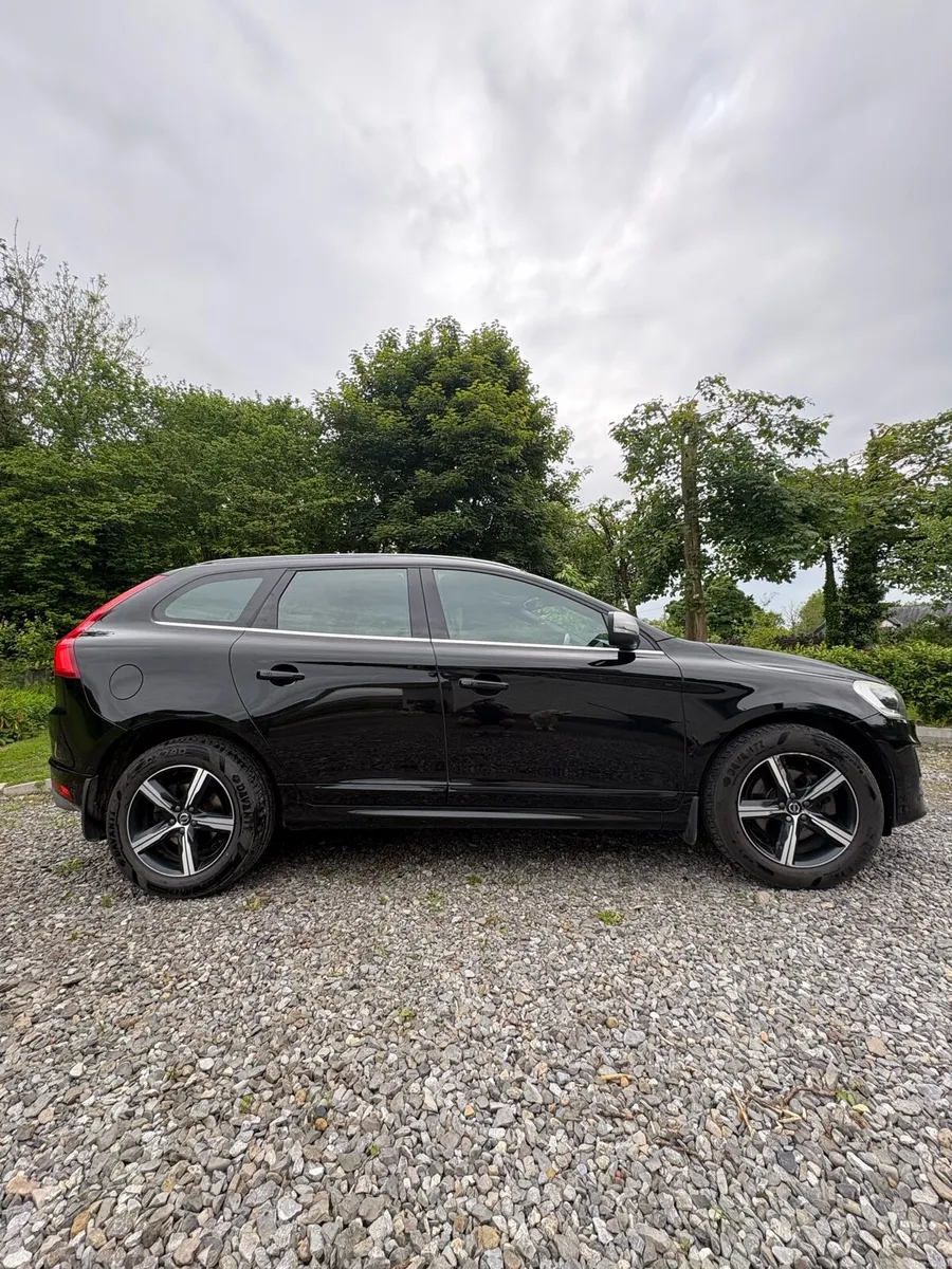 Volvo XC60 R-Design - Image 2