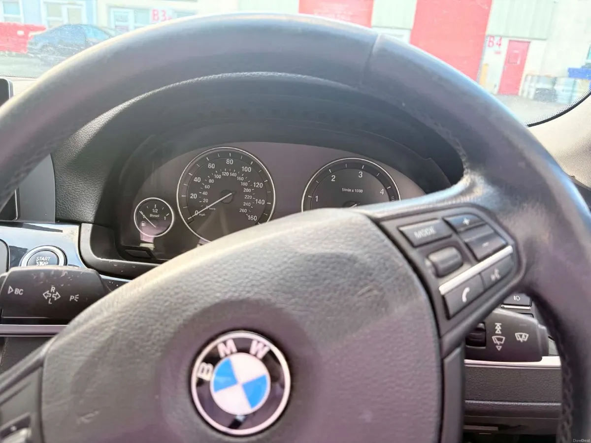 BMW 5-Series 2010 - Image 4