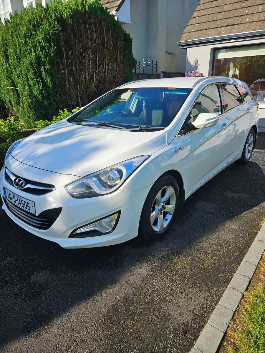2014 Hyundai i40 Executive Estate | NCT 11/26 - Image 1