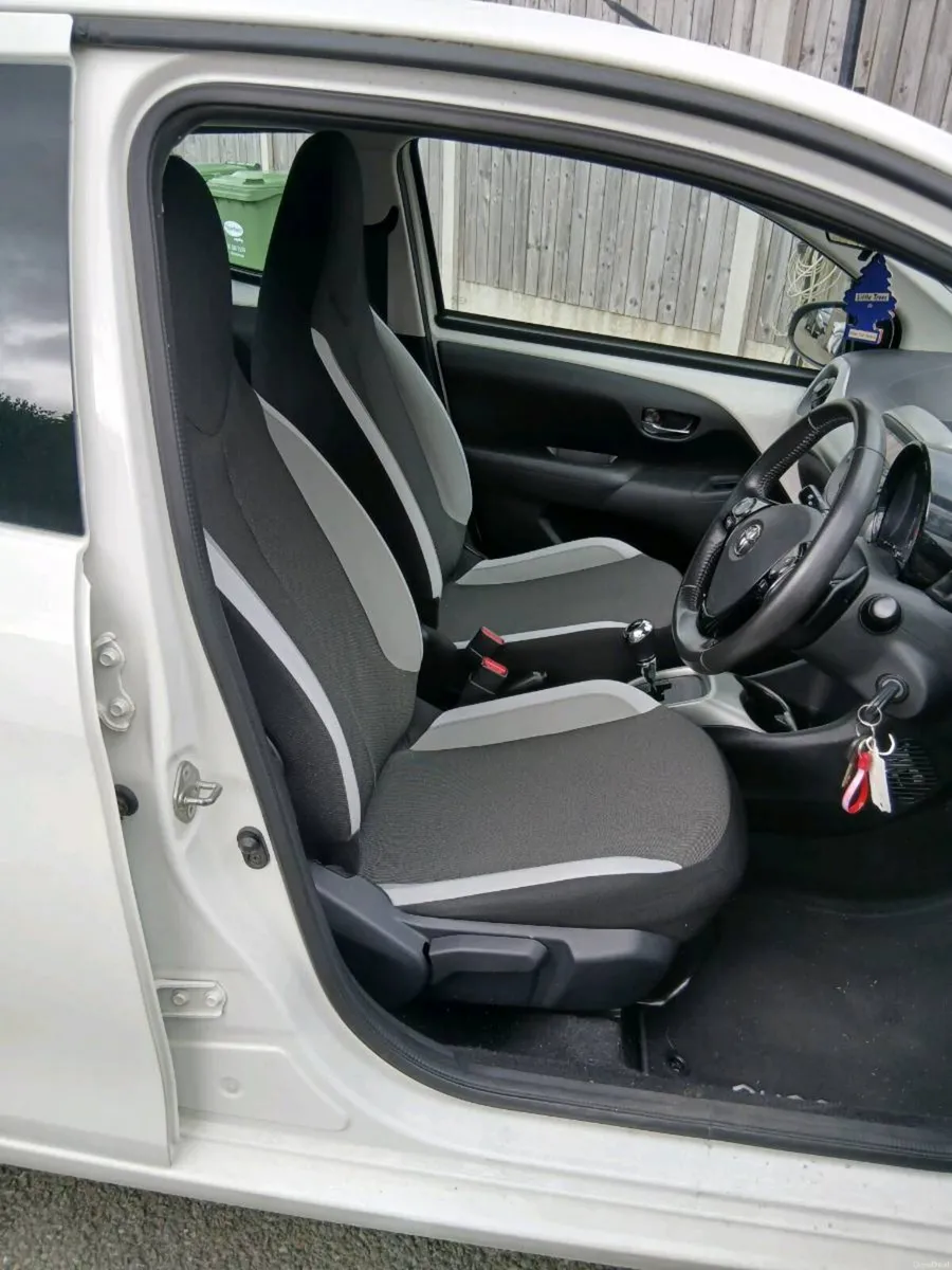 Toyota aygo (automatic)(6500) - Image 2