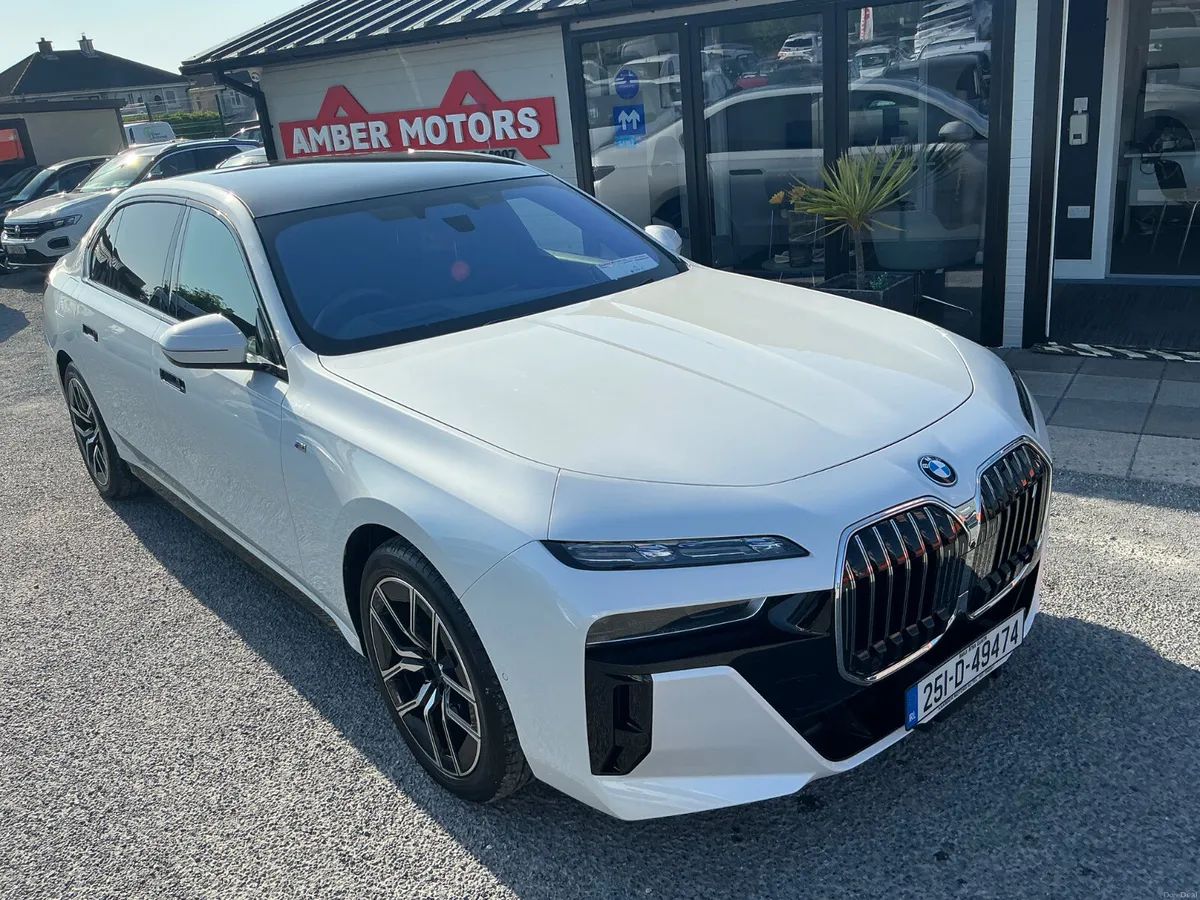 2025 - BMW  i7 - Image 2