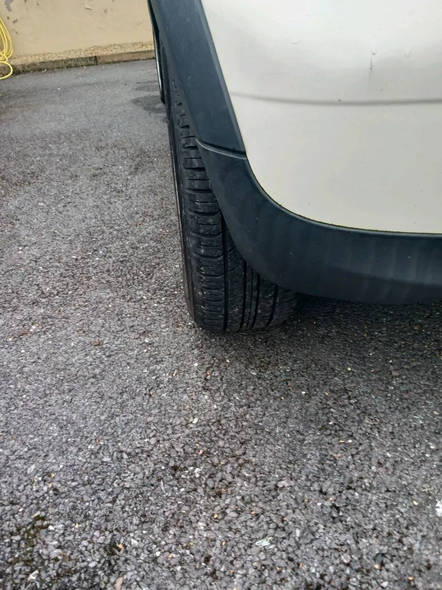 Motorcar - Image 1