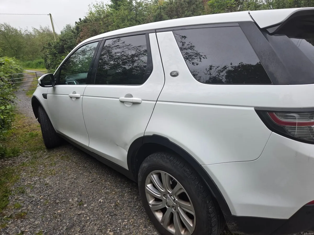 Land Rover Discovery 2015 - Image 2