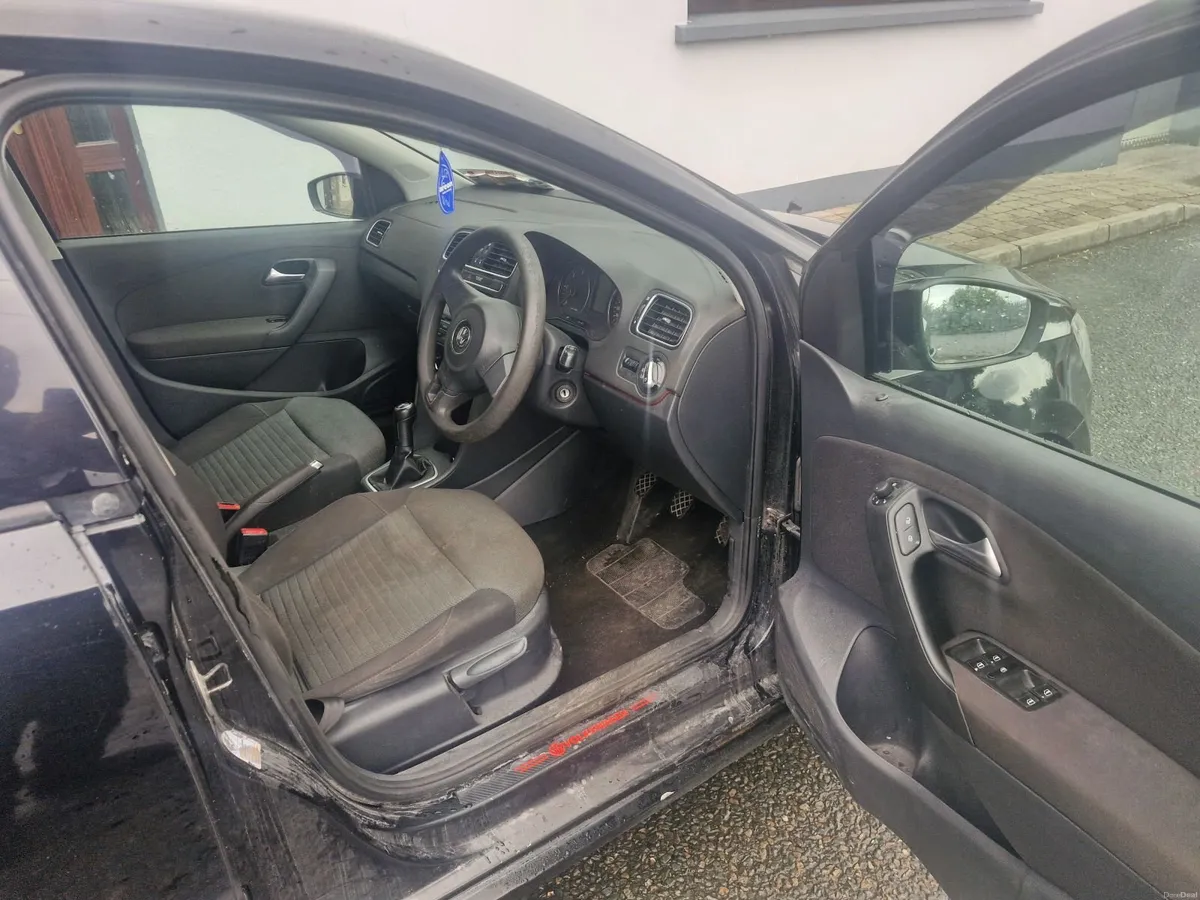 Volkswagen Polo 2011 - Image 2