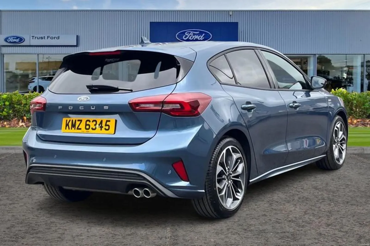 Ford Focus 1.0T EcoBoost MHEV ST-Line X Hatchback - Image 4