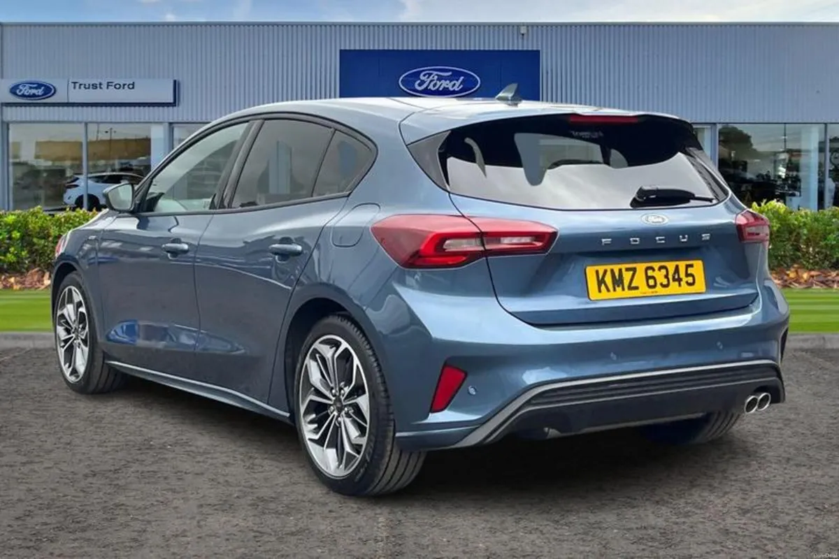 Ford Focus 1.0T EcoBoost MHEV ST-Line X Hatchback - Image 2