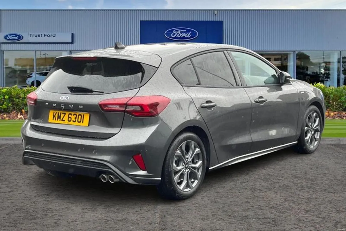 Ford Focus 1.0T EcoBoost MHEV ST-Line Hatchback 5d - Image 4