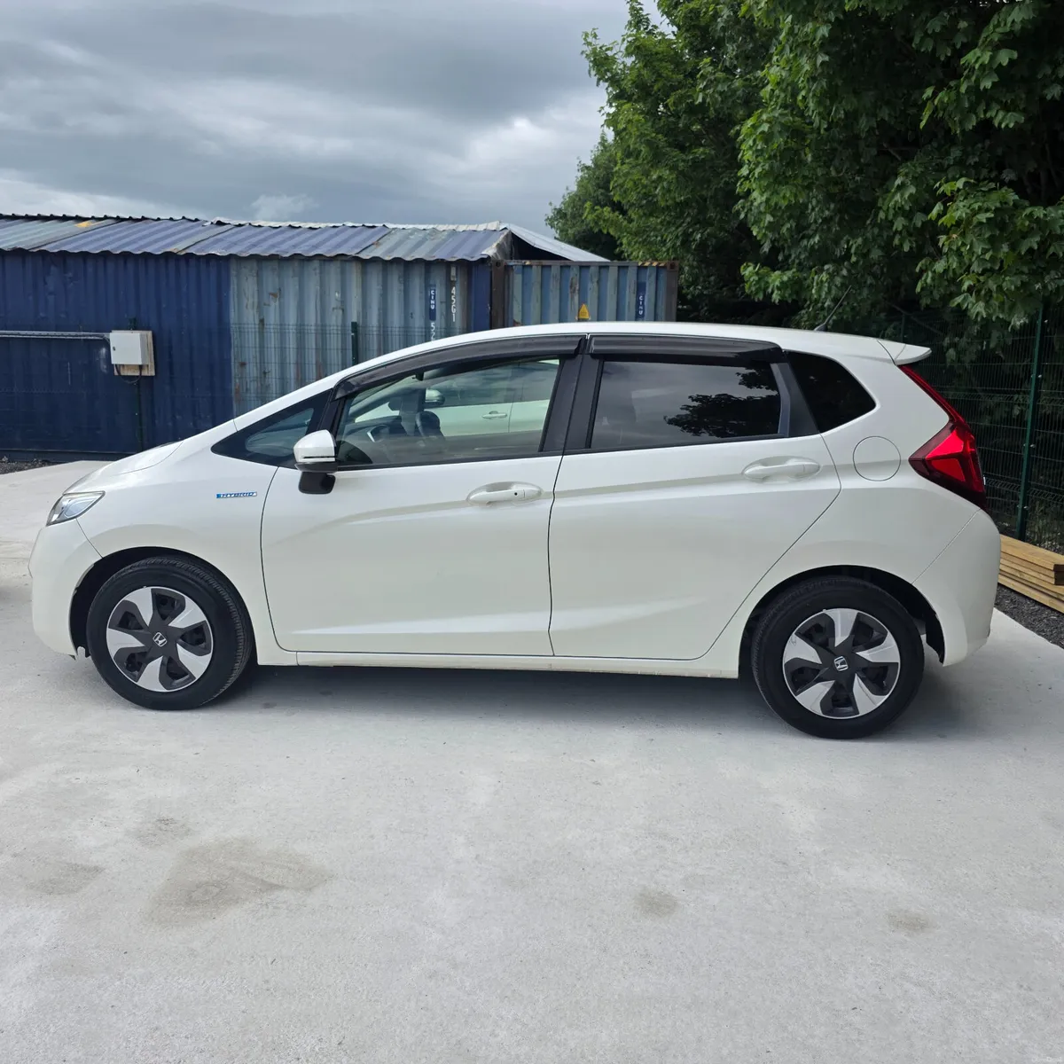 Honda Fit Hybrid Automatic 2016 Low Miles - Image 4