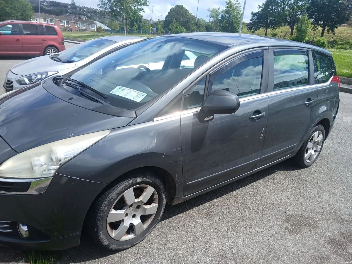 Peugeot 5008 2010 - Image 1