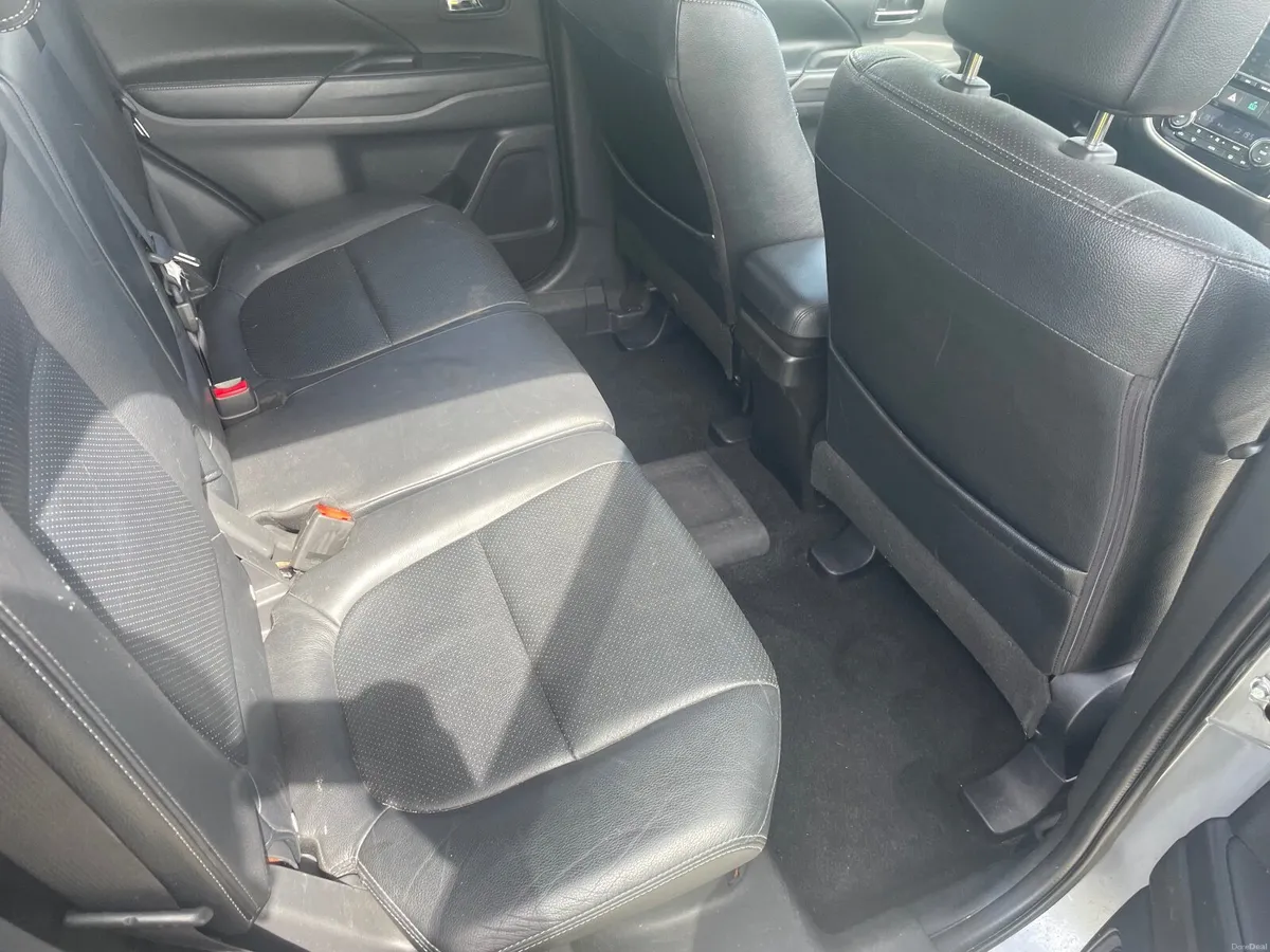 Mitsubishi Outlander PHEV- New NCT - Image 5
