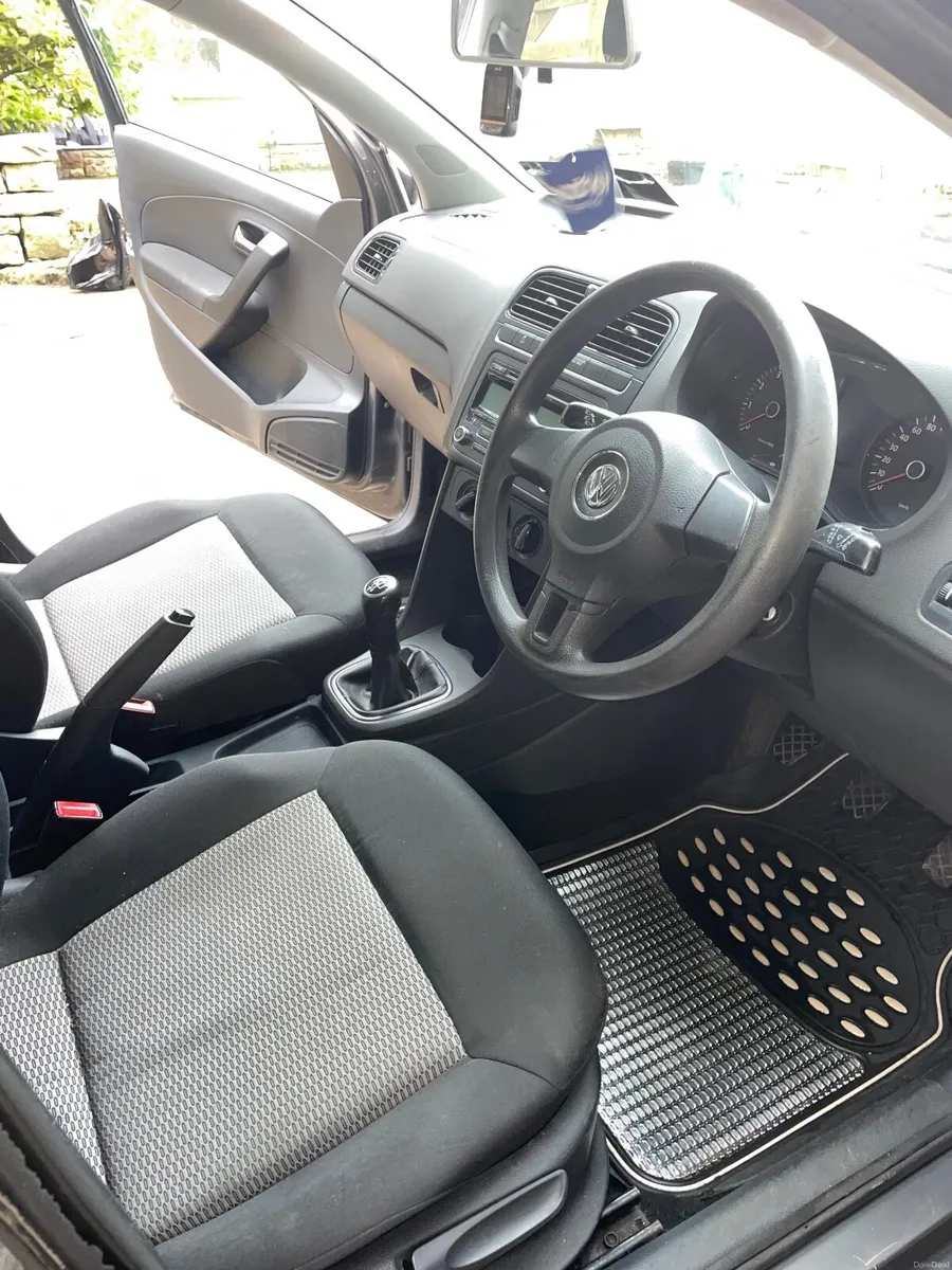 Volkswagen Polo 2011 - Image 2