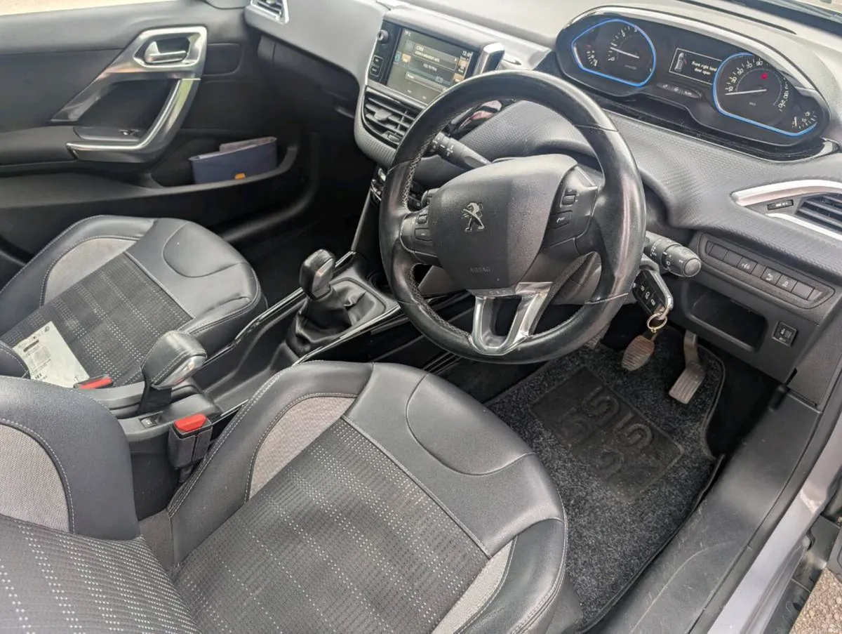 Peugeot 2008 Allure 1.2 - Image 5