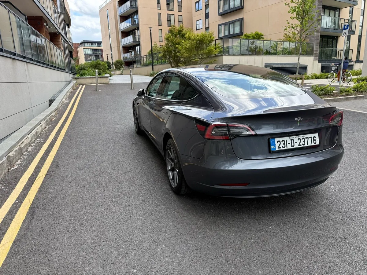 Tesla Model 3 - Image 3