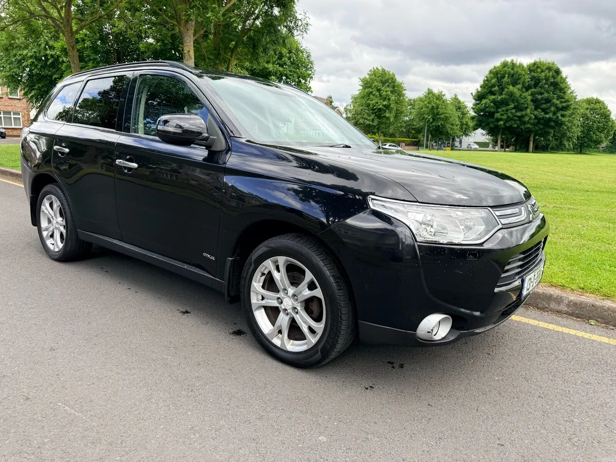 2013 Mitsubishi Outlander GX4 4WD – 7 Seater - Image 1