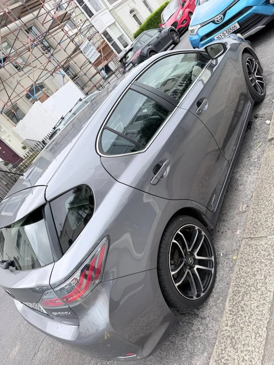 Lexus CT200h - Automatic Hybrid - Only 97,000 km - Image 4