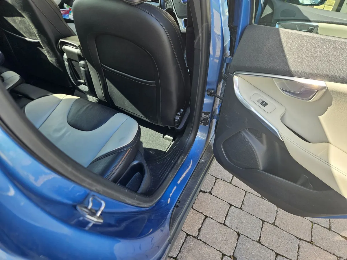 Volvo V40 2014 1.6 Diesel Automatic - Image 3