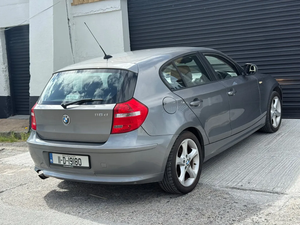 BMW 1-Series 2011 - Image 6