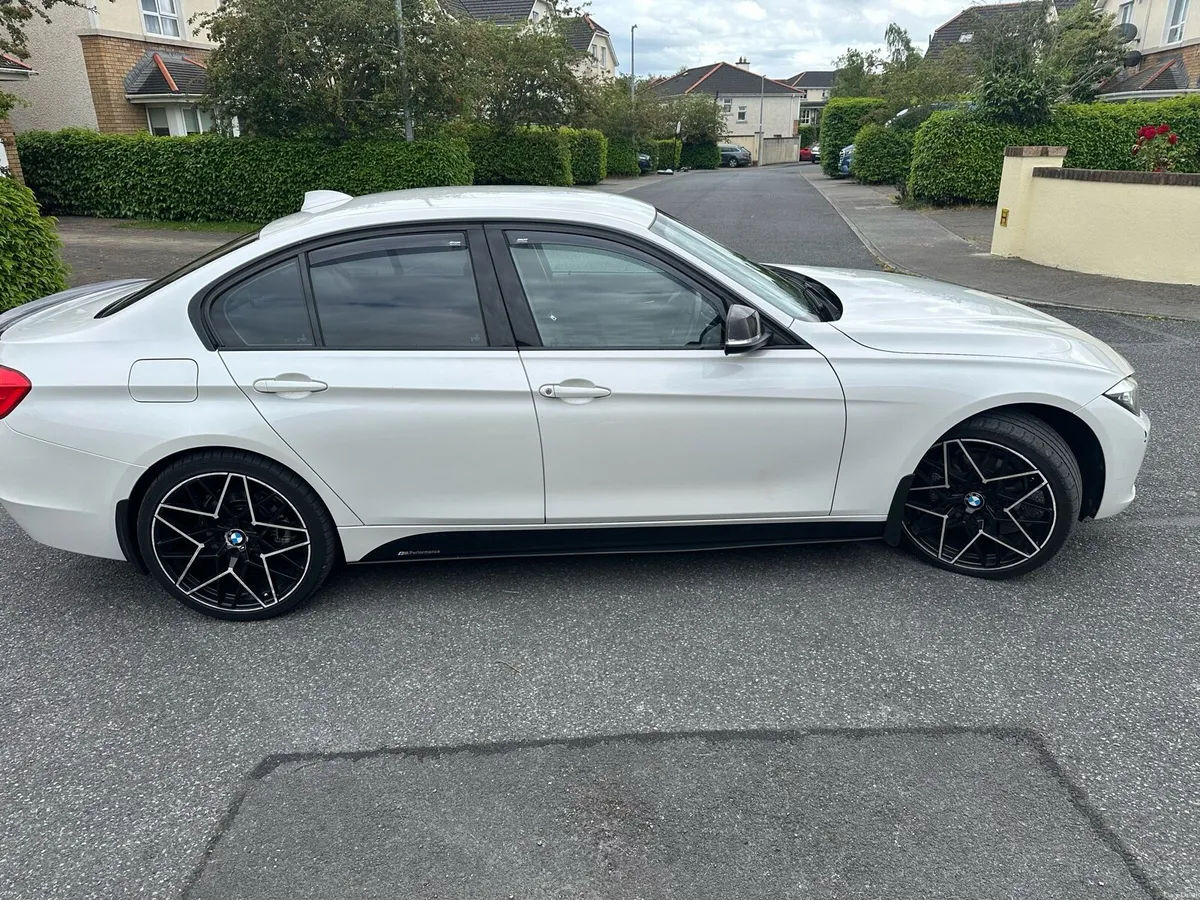 BMW 3.20 D Automatic - Image 2