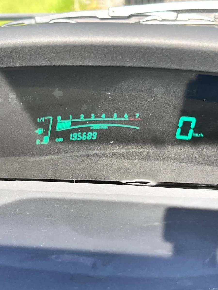 Toyota Yaris 1.0 L petrol manual - Image 4
