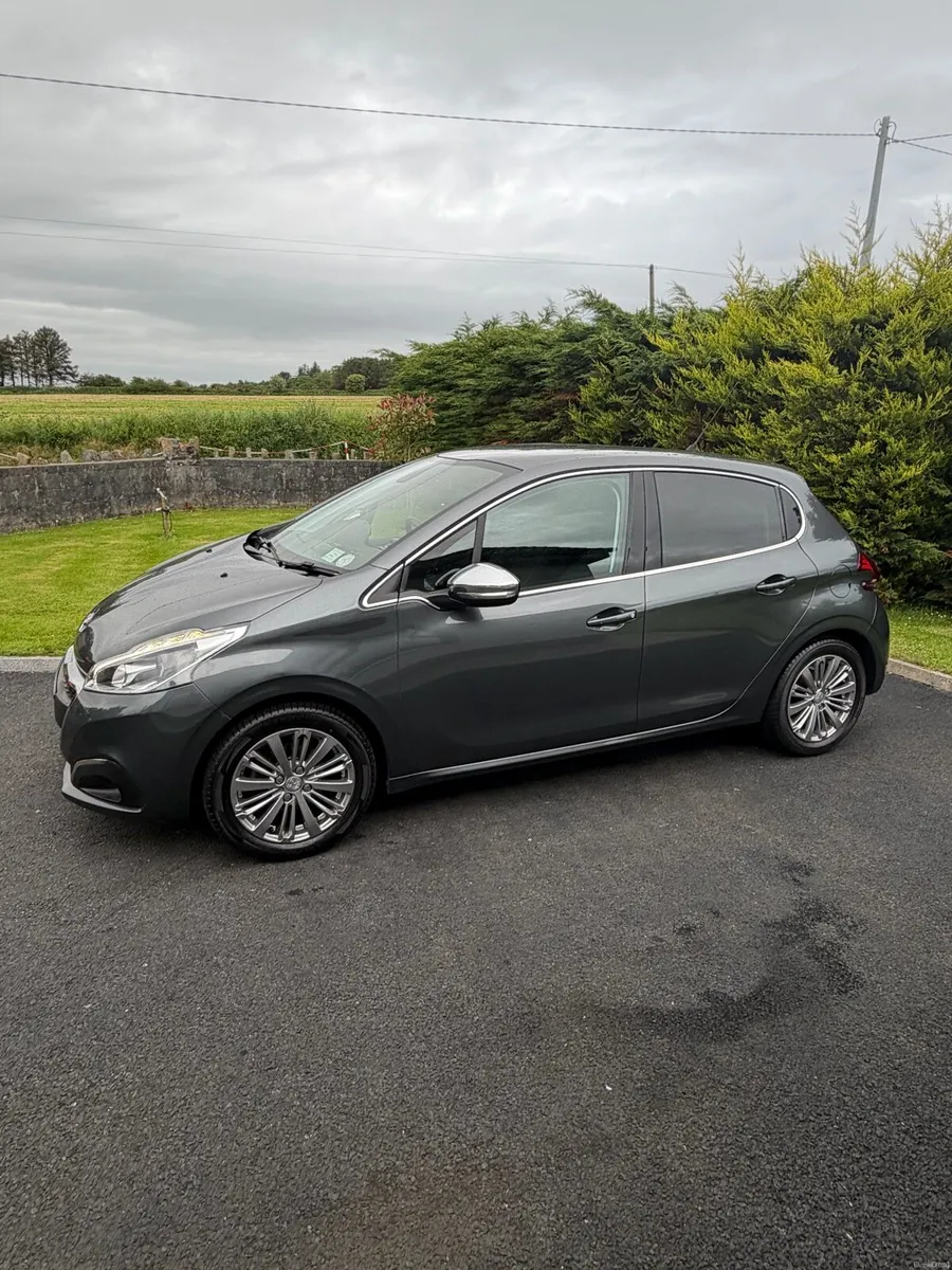 161 Peugeot 3008 1.2 Petrol  - Top Spec - Image 2