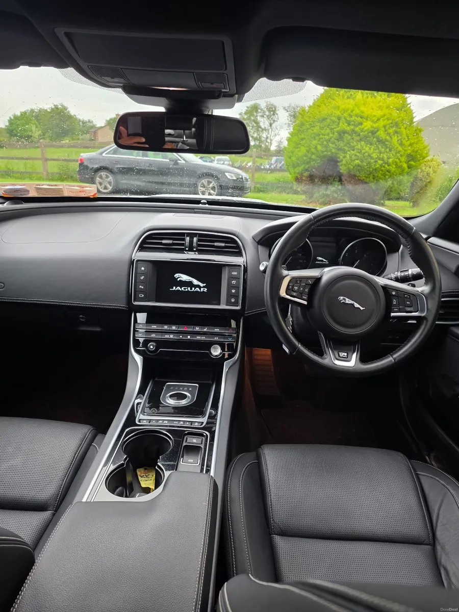 Jaguar XE 2017 - Image 5