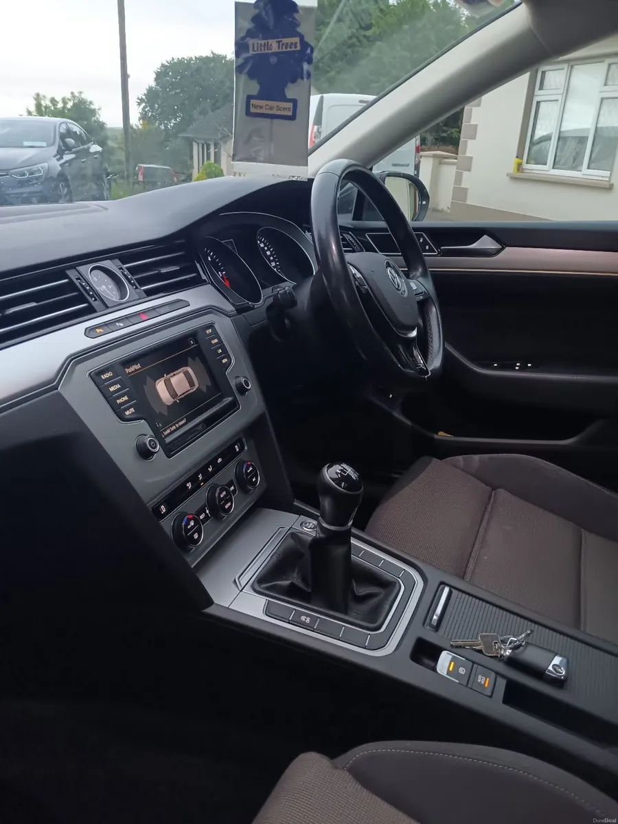 Volkswagen Passat 2016 - Image 3