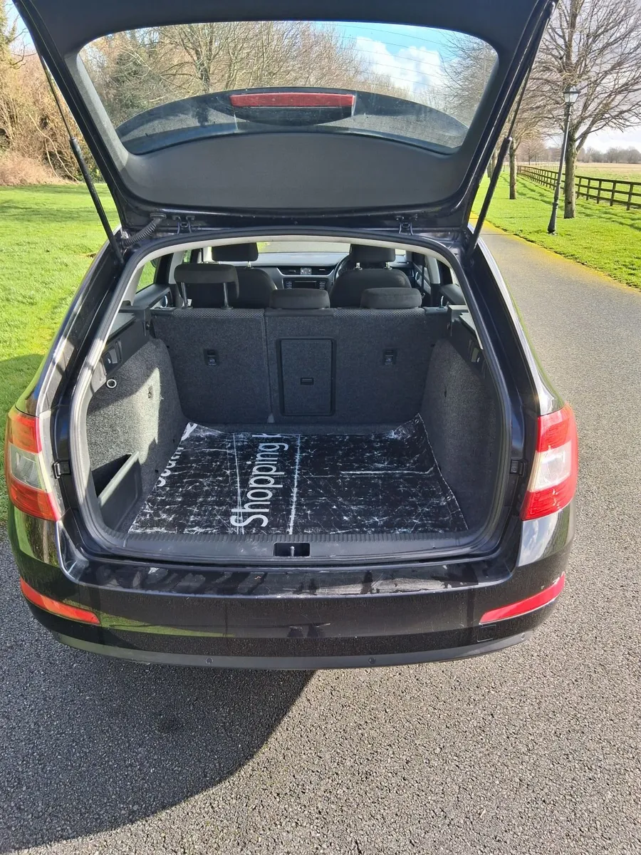 Skoda Octavia 2015 - Image 2