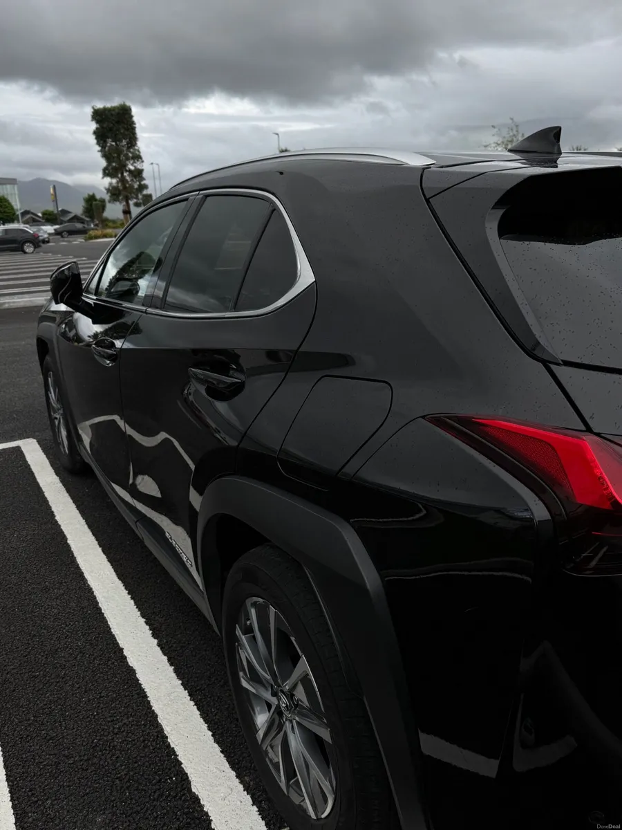 2023 Lexus UX Electric Premium - Image 3