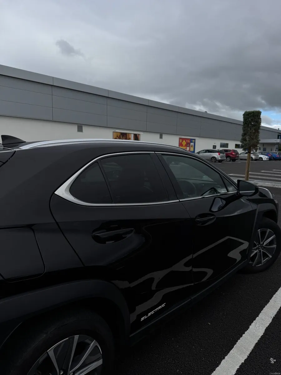 2023 Lexus UX Electric Premium - Image 4