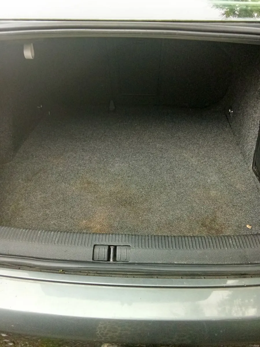 Volkswagen Jetta 2006 - Image 2