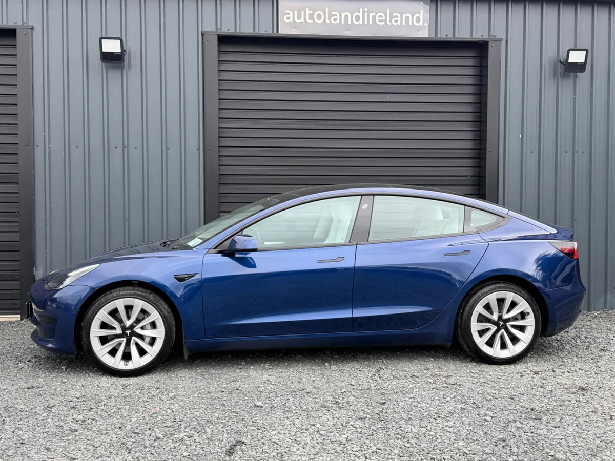 Tesla Model 3 2022 - Image 3