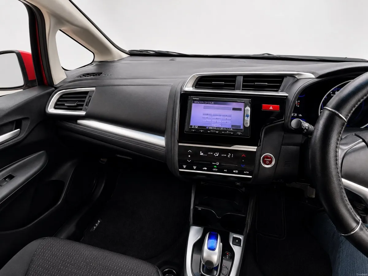 2014 Honda Fit Hybrid Auto NCT03/27 Warranty Tax - Image 4