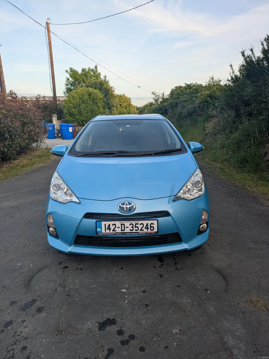 2014 Toyota Aqua Hybrid - Image 2