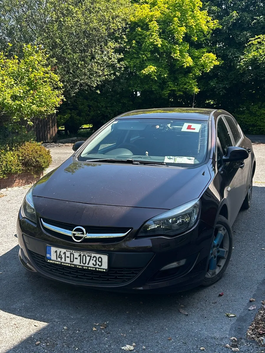 Opel Astra 1.2L Hatchback - Image 2