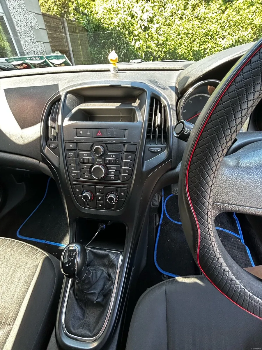 Opel Astra 1.2L Hatchback - Image 4