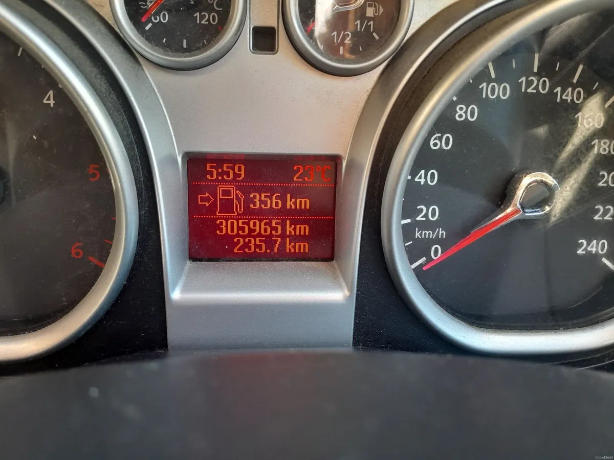 Ford Focus 2011 - Image 2