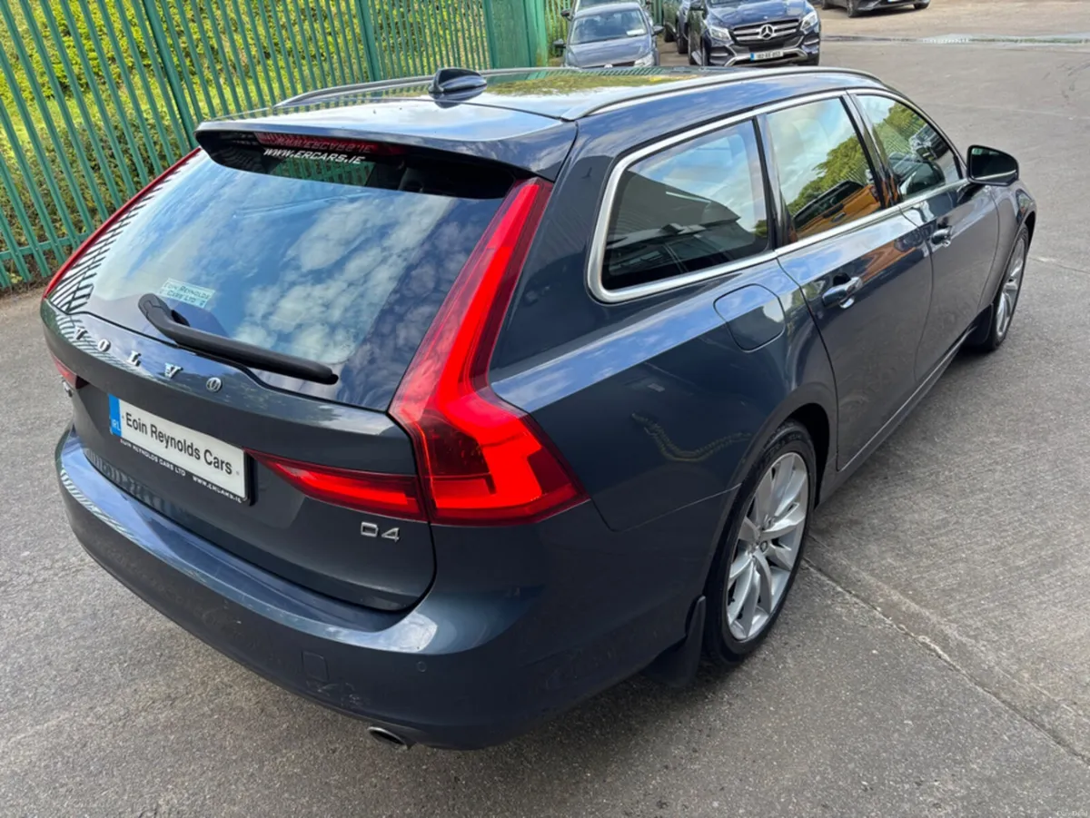 Volvo V90 D4 MOMENTUM 5DR AUTO AUTO LOW KMS VERY G - Image 6