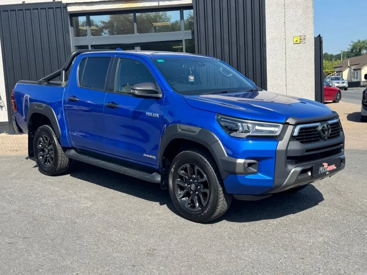 2.8 D-4D Invincible X Pickup Double Cab 4dr Diesel - Image 1