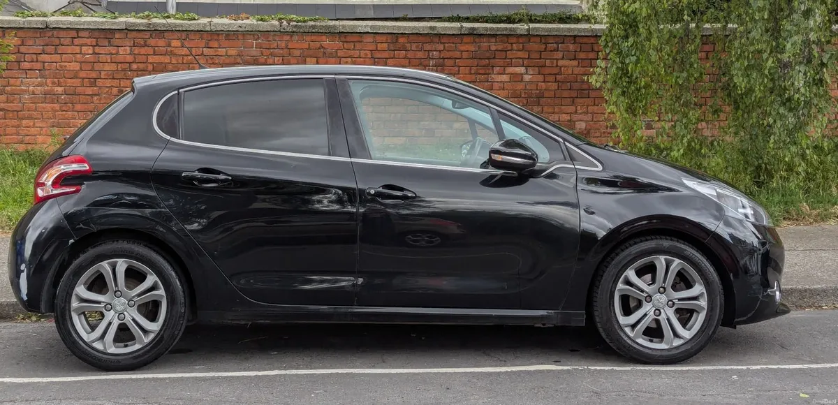 Peugeot 208 1.2VTi - Image 3